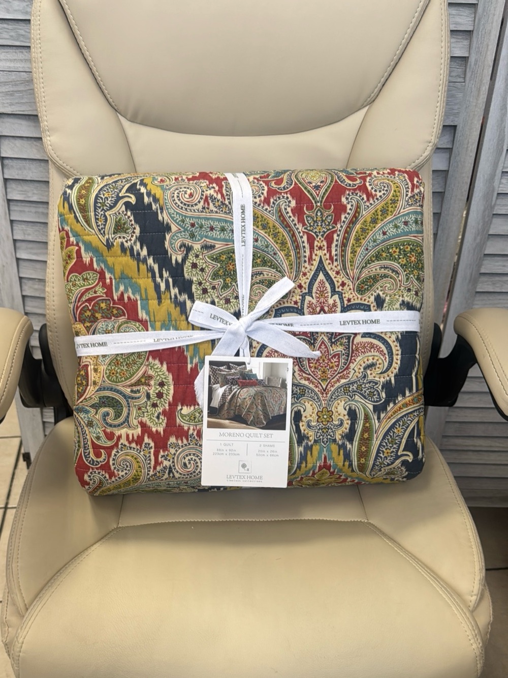 Levtex Paisley Quilt  3 pcs. Set in Red, Blue, Green reversible pattern 🧡 - Picture 2 of 6